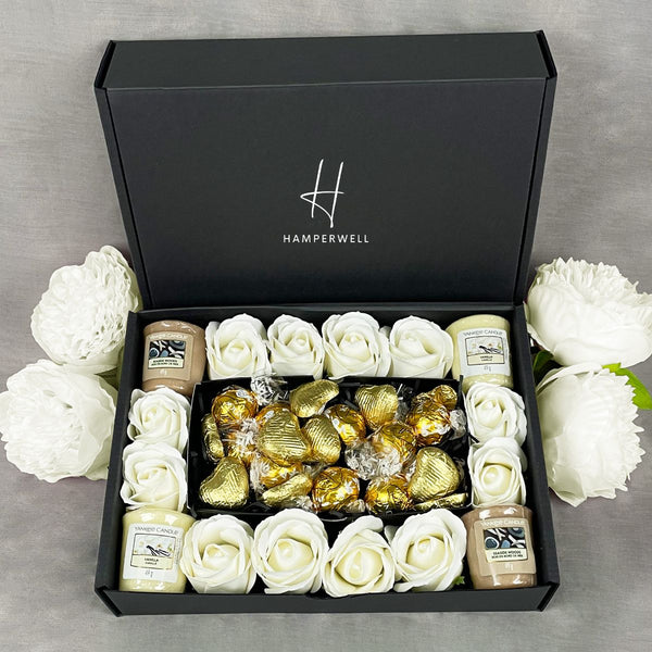 Yankee Candle Ultimate Gift Hamper With Ivory Roses