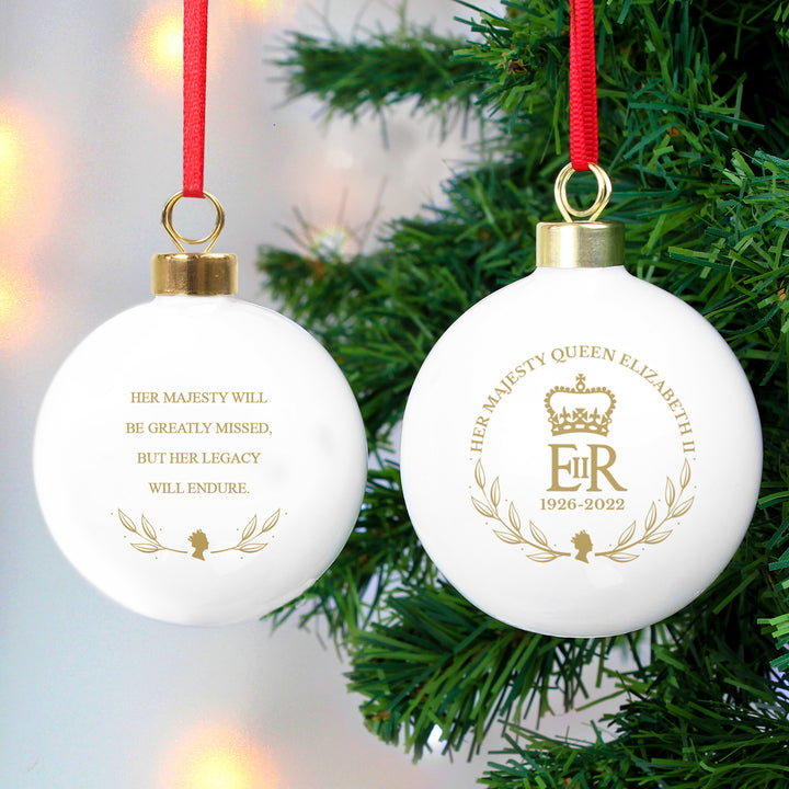 Buy Personalised Queens Commemorative Wreath Bauble at www.giftsfinder.co.uk